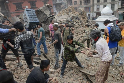 nepalese dig with bare hands for quake survivors as toll rises to 1 900