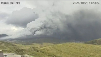 japanese volcano spews plumes of ash people warned away