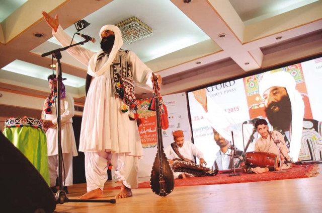 the evening kickstarted with akhtar chanal zahri s mesmerising jhoolay laal photos huma choudhary express