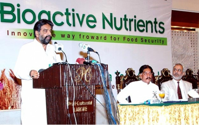 federal minister for national food security and research sikandar hayat khan bosan at the launching ceremony of urea z a bioactive nutrient fortified fertiliser introduced for the first time in pakistan photo pid federal minister for national food security and research sikandar hayat khan bosan at the launching ceremony of urea z a bioactive nutrient fortified fertiliser introduced for the first time in pakistan photo pid