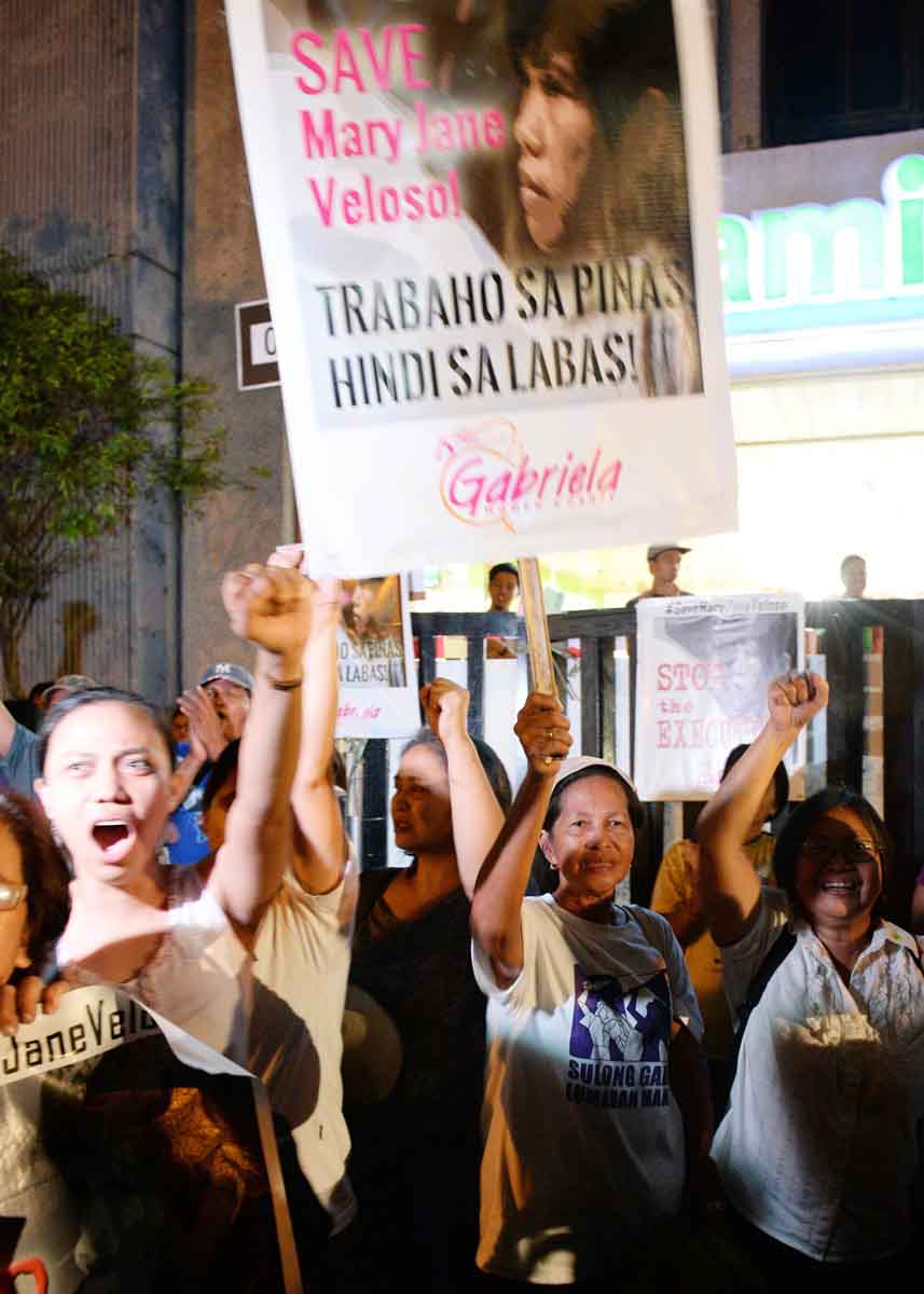 activists celebrate after hearing the news that the execution of filipina mary jane veloso was postponed during a vigil in front of the indonesian embassy in manila on april 29 2015 photo afp