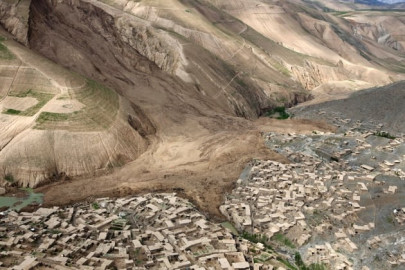 52 feared dead in afghan landslide