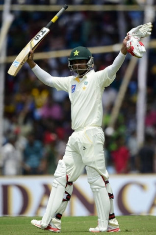 the tourists batted the entire day to move from their overnight score of 227 1 to 537 5 by stumps a lead of 205 runs over bangladesh 039 s first innings total of 332 photo afp the tourists batted the entire day to move from their overnight score of 227 1 to 537 5 by stumps a lead of 205 runs over bangladesh 039 s first innings total of 332 photo afp