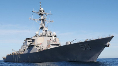 us navy to accompany american ships passing through strait of hormuz