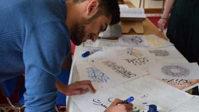 mosque in cardiff opens doors to non muslims