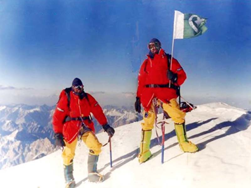 rajab shah right with a fellow mountaineer photo credits http azeezrshimshali blogspot com