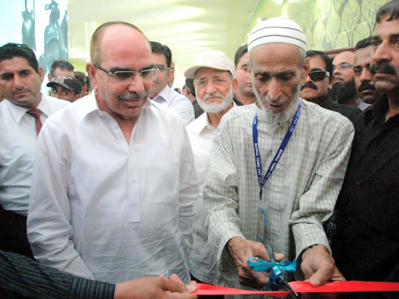 the project entailing a network of one flyover three underpasses and two walk throughs for pedestrians was officially inaugurated by 70 year old employee ghulam jilani in the presence of bahria town chief malik riaz friday evening photo pr