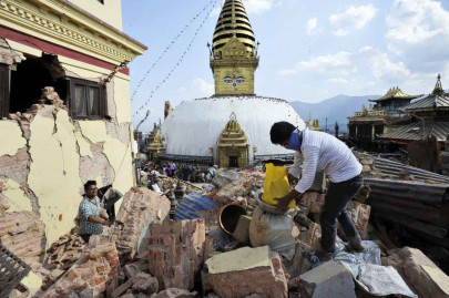 nepal quake toll tops 7000