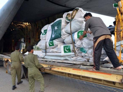 pakistan dispatches relief goods for nepal quake victims