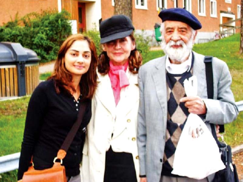 retired mathematics professor dr nazir khan with his family photos courtesy dr nazir khan