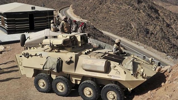 a saudi armoured vehicle standing guard along the saudi border with yemen april 21 2015 a quot limited quot number of saudi led ground troops were deployed in yemen 039 s second city aden on sunday to support loyalist militia fighting rebels a government official and a commander said photo reuters