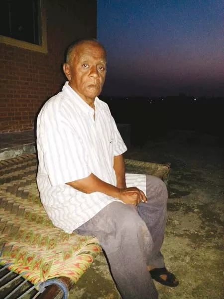 rehman goes to alhamra hall on sundays to perform in the play jin and jadugar photos adnan lodhi rehman goes to alhamra hall on sundays to perform in the play jin and jadugar photos adnan lodhi