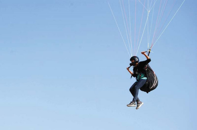a number of organisations operate at khanpur lake and provide various sporting facilities such as cliff diving water sports parasailing and paragliding photos huma choudhary express a number of organisations operate at khanpur lake and provide various sporting facilities such as cliff diving water sports parasailing and paragliding photos huma choudhary express