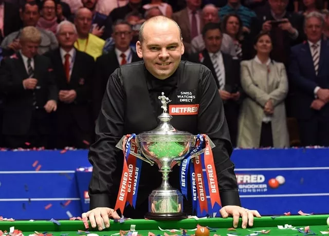 england 039 s stuart bingham celebrates beating england 039 s shaun murphy in the world championship snooker final at the crucible in sheffield england on may 04 2015 photo afp england 039 s stuart bingham celebrates beating england 039 s shaun murphy in the world championship snooker final at the crucible in sheffield england on may 04 2015 photo afp