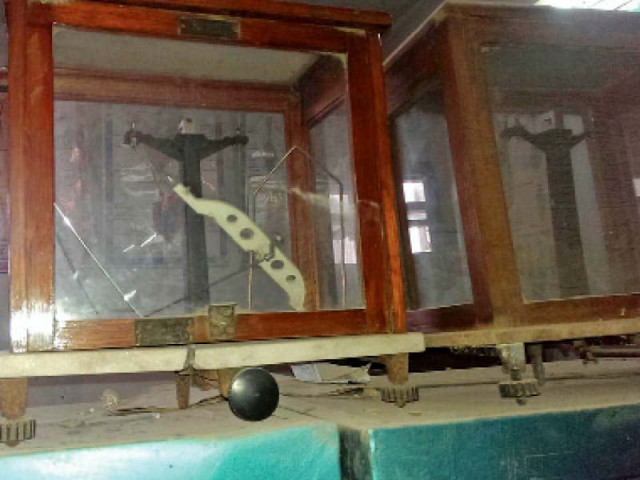 science laboratory of government high school cantt no 3 photo asad zia express