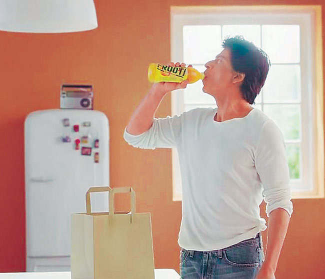 srk under fire for being part of an 039 inappropriate 039 ad photo indiatoday