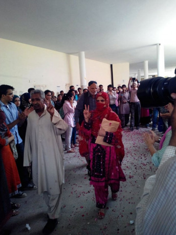 mama qadeer welcomed at karachi university photo express mama qadeer welcomed at karachi university photo express