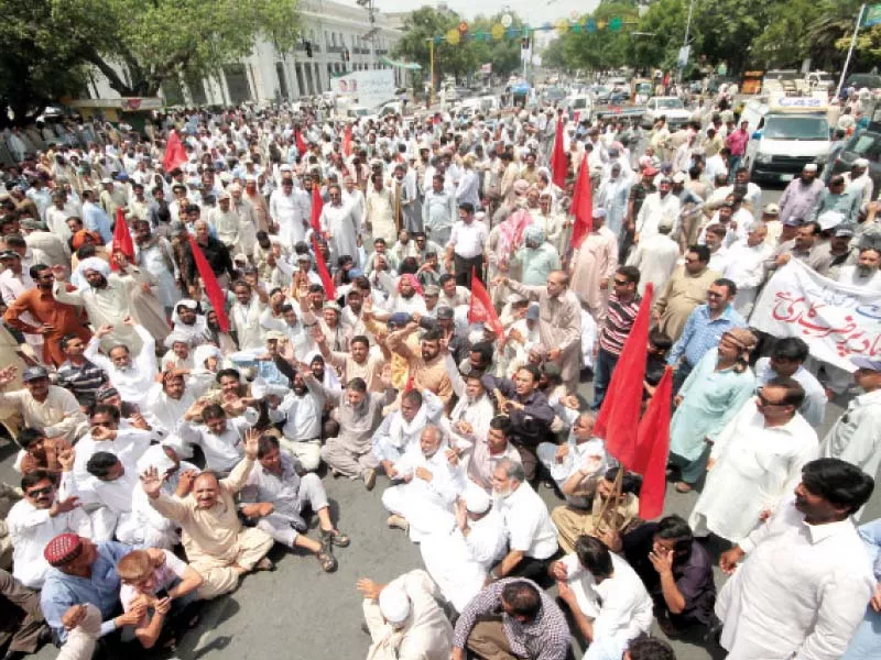 wapda workers staging a sit in on the mall photo abid nawaz express wapda workers staging a sit in on the mall photo abid nawaz express
