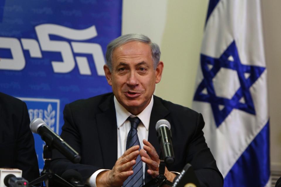 israeli prime minister benjamin netanyahu r at a press conference at the knesset in jerusalem on may 6 2015 after announcing the formation of a coalition government photo afp