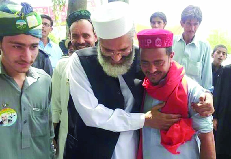 ji ameer sirajul haq welcomes an anp supporter as he comes in to cast his vote photo inp