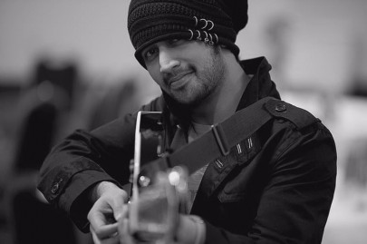 atif aslam shakes a leg with tiger shroff in zindagi aa raha hoon