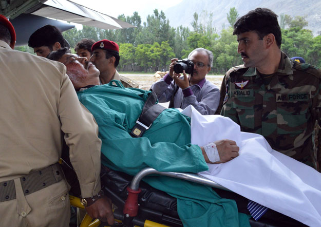 pakistani soldiers lift injured malaysian ambassador hasrul sani mujtabar into an army helicopter in gilgit on may 9 2015 photo afp