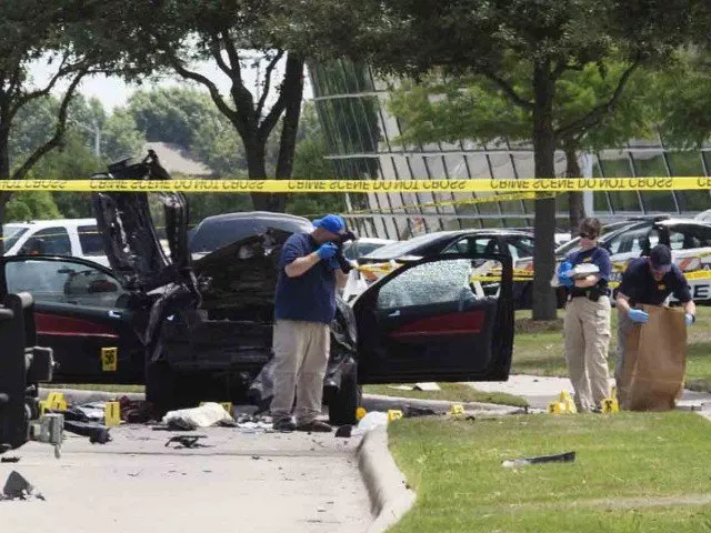 two sheriff s deputies were passing by the club shortly before 2am and heard shooting and saw a commotion in a crowd of about 200 people two sheriff s deputies were passing by the club shortly before 2am and heard shooting and saw a commotion in a crowd of about 200 people