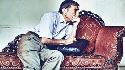 zia mohyeddin takes the director s seat zia mohyeddin takes the director s seat