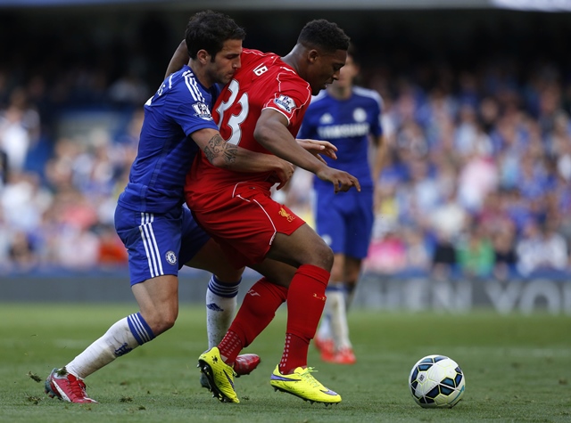 chelsea s spanish midfielder cesc fabregas l vies with liverpool 039 s english midfielder jordon ibe r during the english premier league football match between chelsea and liverpool at stamford bridge in london on may 10 2015 photo afp