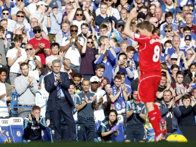 gerrard was applauded off on his final visit to the stamford bridge but the liverpool skipper was less than impressed with the treatment he received during the match photo afp gerrard was applauded off on his final visit to the stamford bridge but the liverpool skipper was less than impressed with the treatment he received during the match photo afp