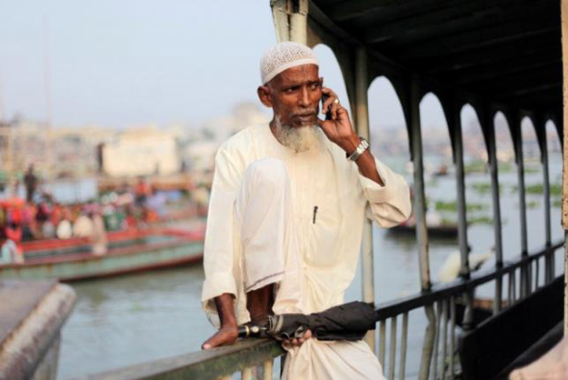 bangladesh mobile phones can 039 t ring national anthem photo reuters