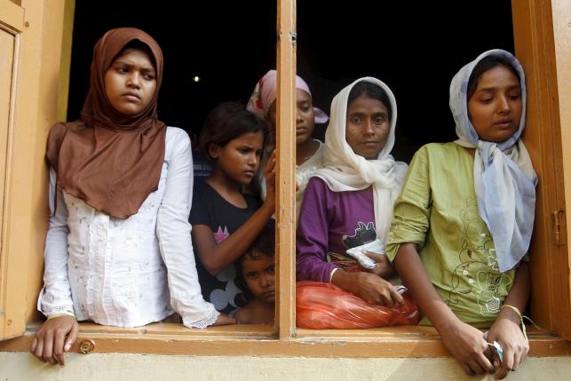 migrants believed to be rohingya look out the window of a shelter they are staying at since being rescued along with hundreds of others on sunday from boats in lhoksukon indonesia 039 s aceh province may 12 2015 reuters roni bintang