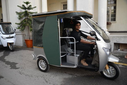 with cng scarce electronic rickshaws offer a ride out for pakistan s commuters