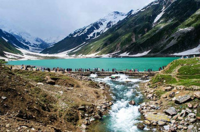 pakistanis are last minute travelers report