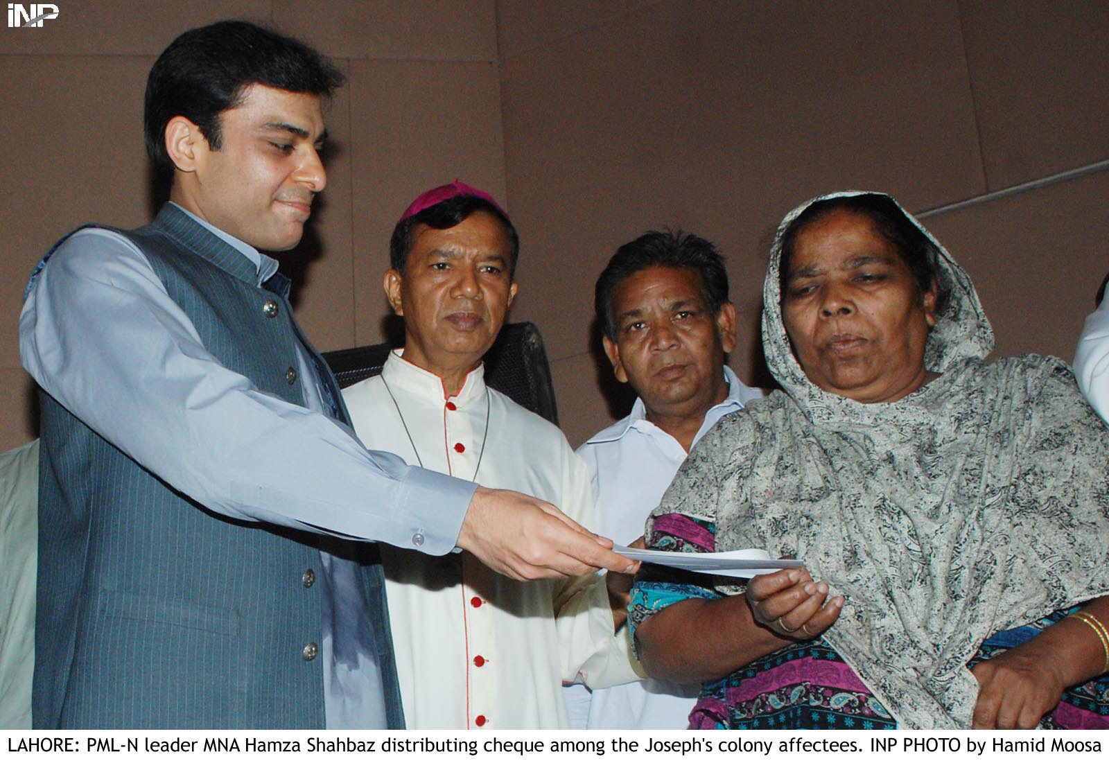 pml n leader and mna hamza shahbaz distributing cheques among joseph colony affectees photo inp