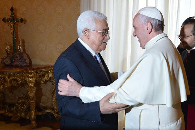 pope francis welcomes palestinian authority president mahmud abbas during a private audience at the vatican on may 16 2015 photo afp