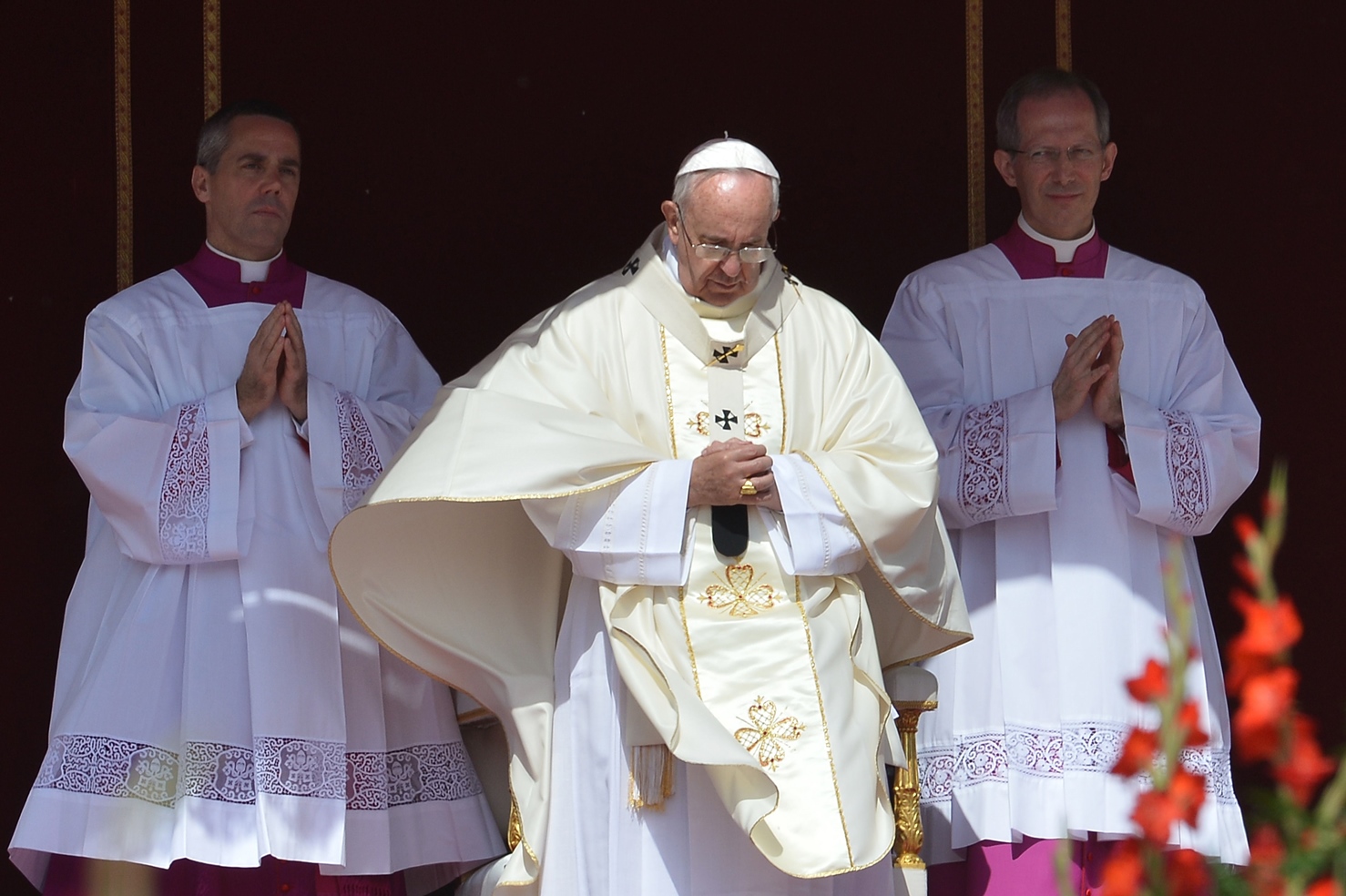 pope francis leads a mass in st peter 039 s square for the canonization of four blessed nuns whose two lived in ottoman palestine on may 17 2015 in vatican photo afp