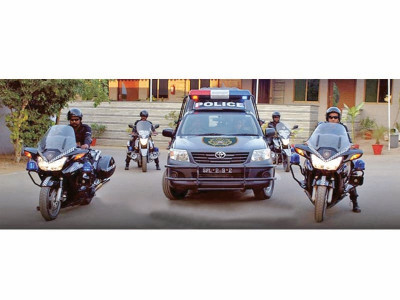 swinging into action police emergency elite commandos are at your service swinging into action police emergency elite commandos are at your service