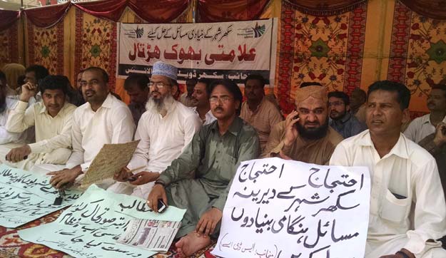 residents of sukkur protesting against the deteroriating condition of their city photo express