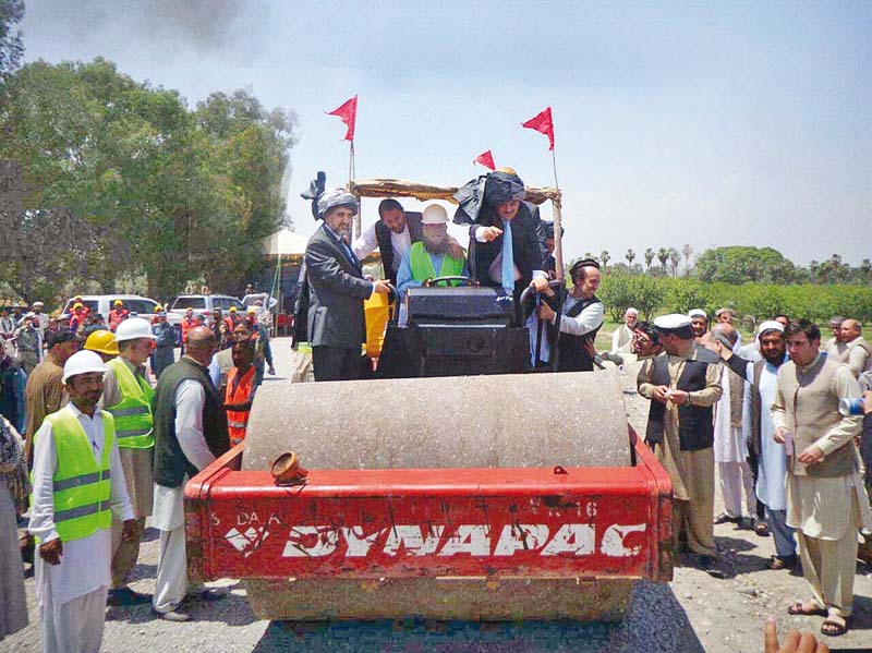 acting governor of nangarhar muhammad hanif gardiwal and fwo dg maj gen muhammad afzal at the ground breaking ceremony of the torkham jalalabad highway photo app