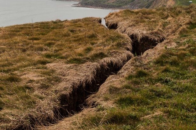 a large chunk of dorset 039 s jurassic coast could fall off any minute experts have warned photo mirror