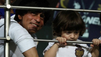 this video of abram khan dancing to ooh la la with dad shah rukh will make your day this video of abram khan dancing to ooh la la with dad shah rukh will make your day