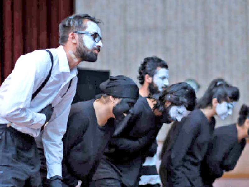 the festival put on a wide range of events including plays and visual art competitions photo courtesy emme a2k fotography