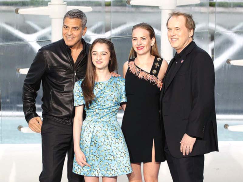 cast members clooney raffey cassidy and britt robertson and director brad bird pose before the premiere of tomorrowland in valencia spain photo reuters