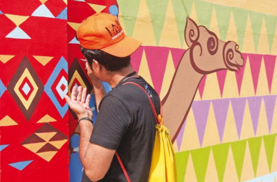 a makeover for karachi artists breathe life into city s walls replace hate with love