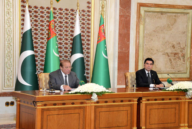 prime minister nawaz sharif l and turkmenistan president gurbanguly berdimuhamedov addressing a joint press conference on wednesday photo pid