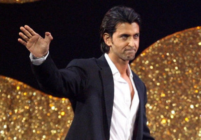 hrithik roshan s rude awakening tweets about thedress three months late