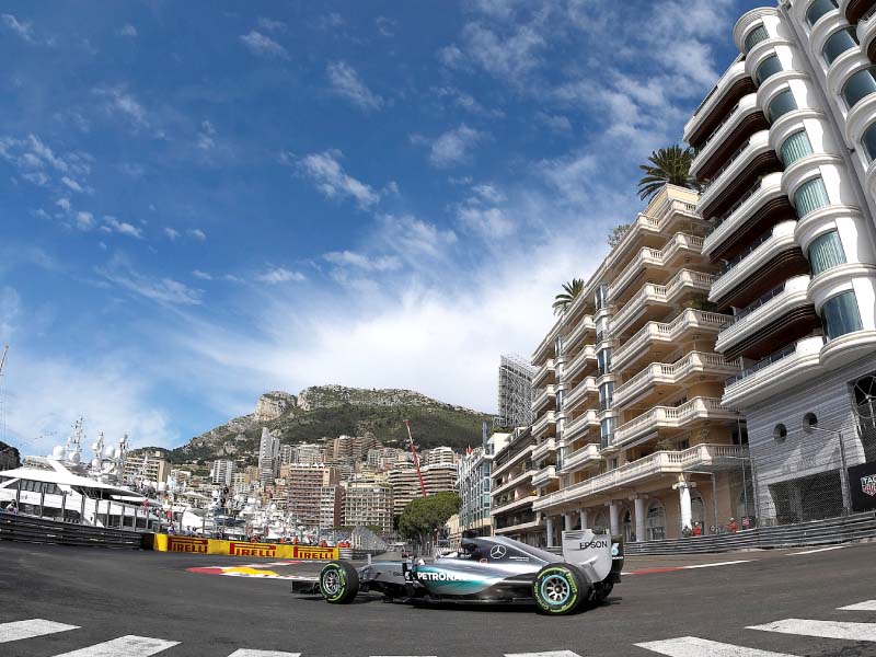 reigning champion lewis hamilton clocked the day s best time of one minute and 17 2 seconds to lead the practice on a rainy track in monaco photo afp