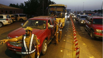 20 killed as suicide bomber strikes shia mosque in saudi arabia