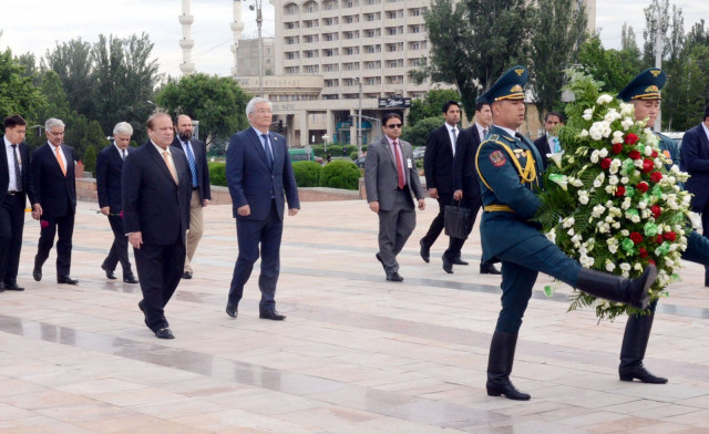 prime minister nawaz sharif lays floral wreath at victory monument in bishkesh kyrghyztan on may 22 2015 photo pid prime minister nawaz sharif lays floral wreath at victory monument in bishkesh kyrghyztan on may 22 2015 photo pid